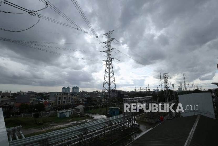 Salah satu tiang transmisi SUTET 500 kV Muara Karang Baru–Duri Kosambi yang menjadi salah satu tonggak keandalan sistem kelistrikan di Jakarta.