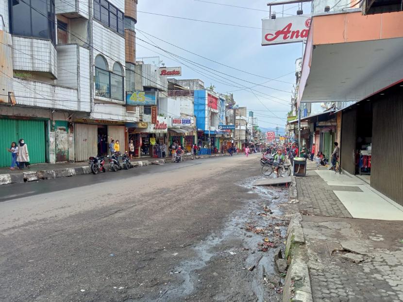 Salah satu titik ruas Jalan Harun Kabir Kota Sukabumi yang kini bersih dari PKL, Ahad (20/2/2022)
