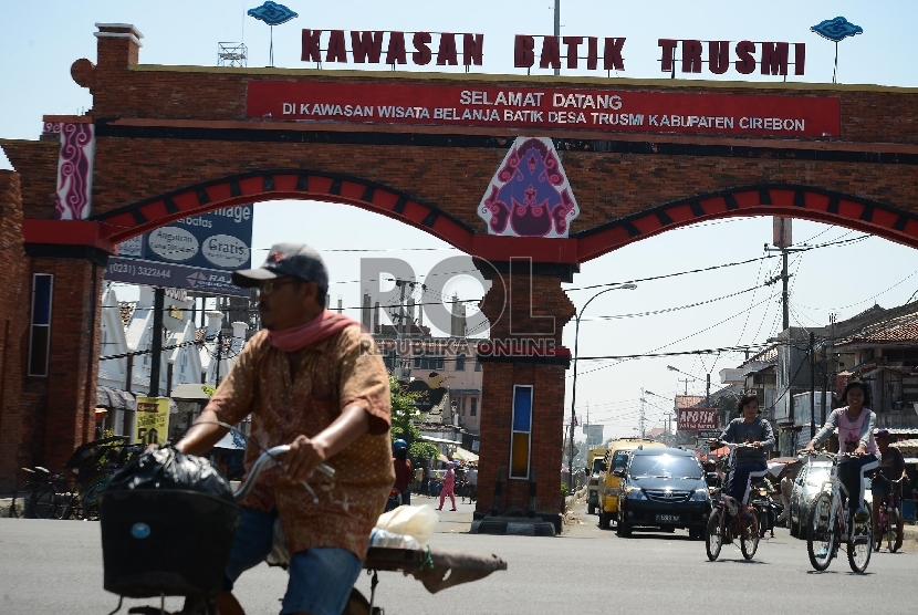 Salah satu tujuan wisata Cirebon, belanja batik di Trusmi.