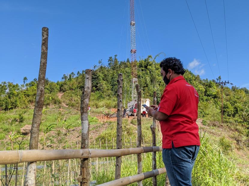 Menkominfo berharap akhir tahun 2022 nanti seluruh desa dan kelurahan di Indonesia yang berjumlah 83.218 sudah bisa terjangkau sinyal 4G.
