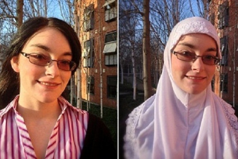 Salah satu wanita non-muslim yang mengenakan jilbab di Hari Jilbab Dunia, Jumat (1/2).