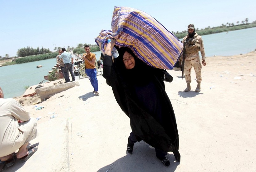 Salah satu warga Irak, mengungsi setelah Kota Ramadi dikuasai ISIS.