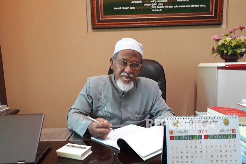 Salah seorang pendiri Koperasi Simpan Pinjam Syariah Baitul Maal wat Tamwil Usaha Gabungan Terpadu Sidogiri (BMT UGT Sidogiri) Kyai Mahmud Ali Zain
