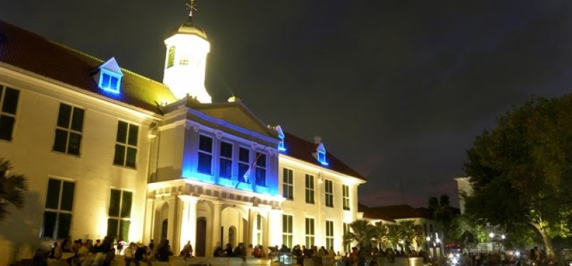 salh satu sudut Kota Tua di malam hari