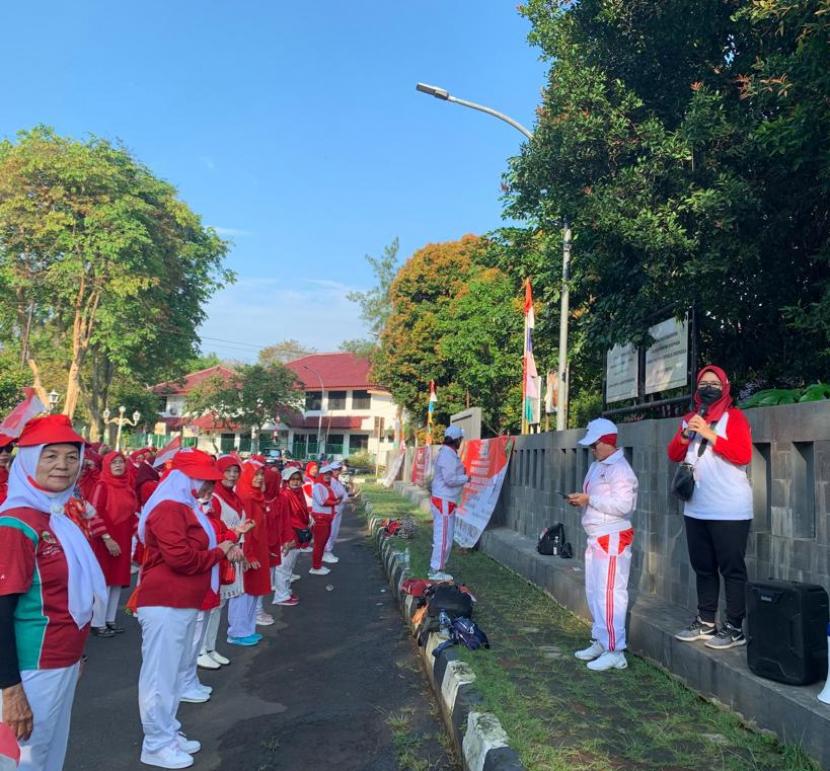 Salimah (Persaudaraan Muslimah) mengikuti kegiatan jalan sehat dan Funbike yang di selenggarakan oleh Gabungan Organisasi Wanita (GOW) Kabupaten Bogor pada Sabtu (13/08/2022)