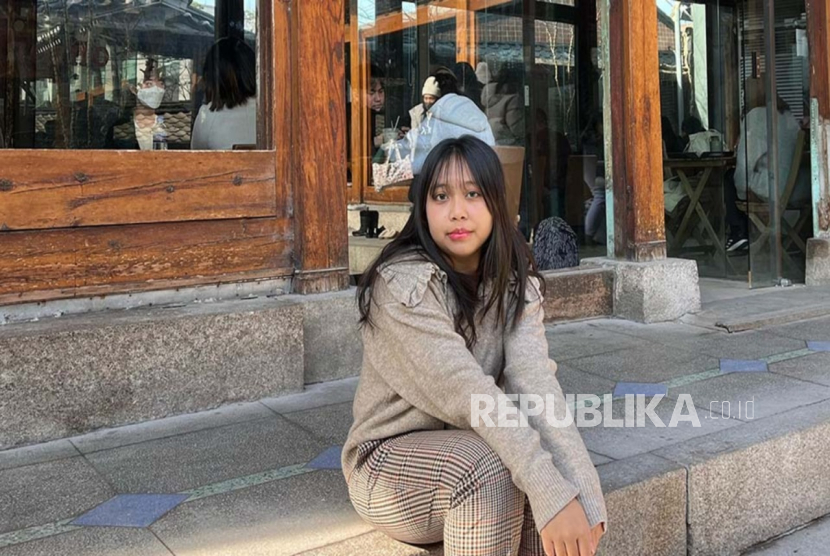 Salma Dwi Zahwa, lulusan UBSI.