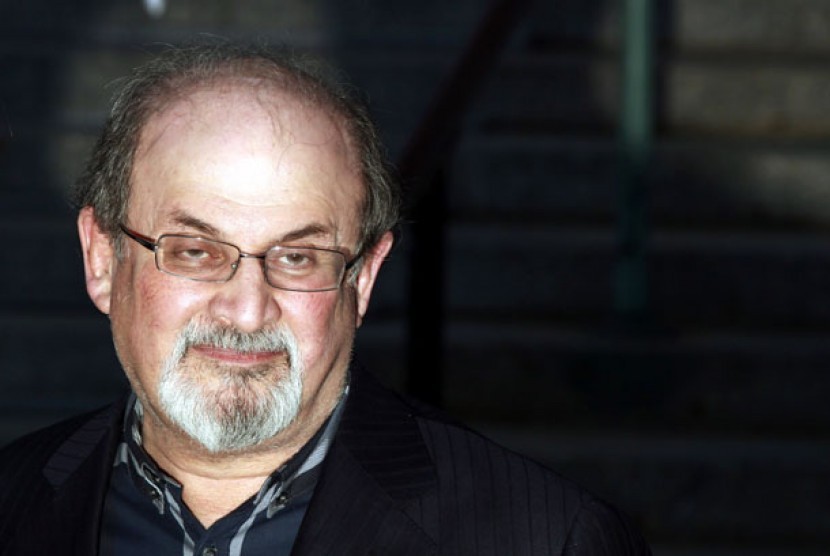 Salman Rushdie. Salman Rushdie menghina secara jelas Islam dan Rasulullah Muhammad SAW   