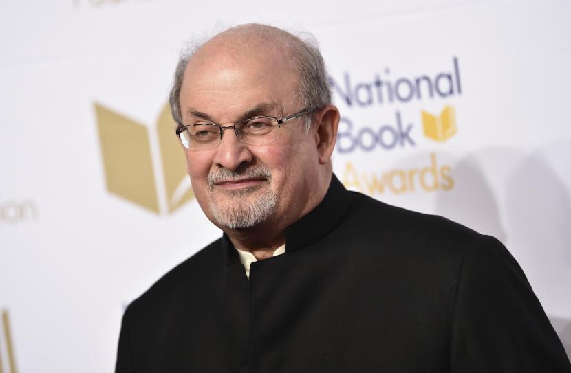 Salman Rushdie. Salman Rushdie menghina secara jelas Islam dan Rasulullah Muhammad SAW  