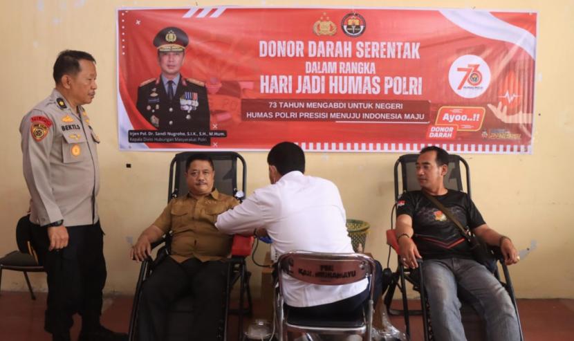 Sambut Hari Jadi Humas Polri ke-73, Polres Indramayu menyelenggarakan kegiatan donor darah di Kantor PMI Indramayu, Selasa (29/10/2024). 