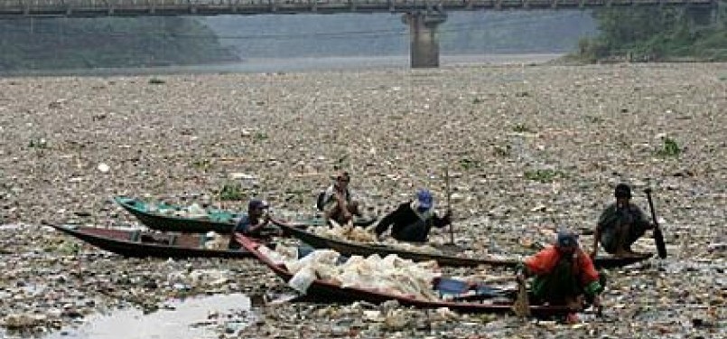 Sampah di Sungai Citarum, Jawa Barat