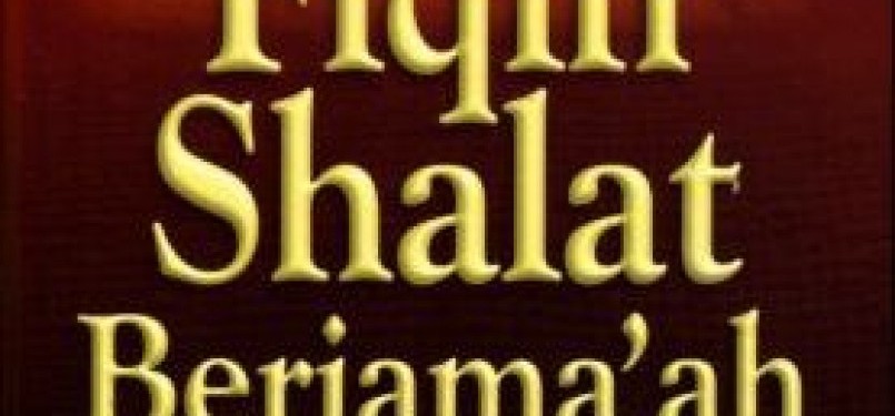 Sampul depan buku Fiqih Shalat Berjamaah Berdasarkan Alquran dan Sunnah.