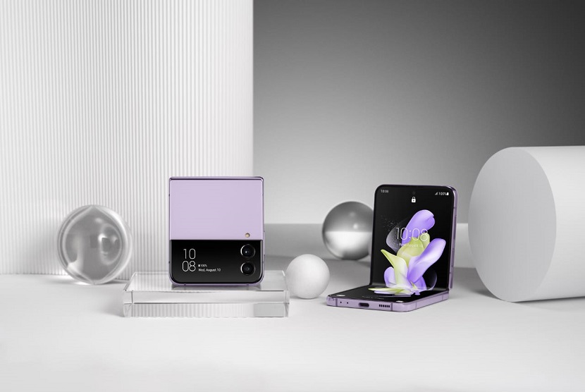 Samsung akan meluncurkan seri flagship terbaru mereka, Galaxy Z Flip4 5G pada 26 Agustus mendatang. Ponsel pintar besutan Samsung ini diklaim sebagai inovasi terbaru dari seri Samsung Galaxy, dan menjadi smartphone Samsung yang paling powerful saat ini.