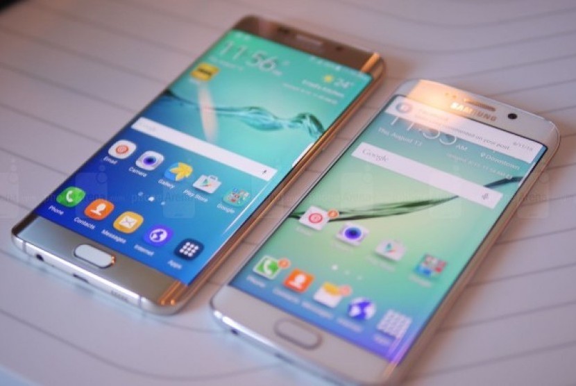 Samsung Galaxy S6 Edge+ (kiri), Samsung Galaxy S6 Edge (kanan) 