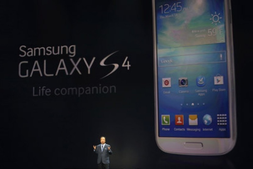  Samsung luncurkan Galaxy S IV di acara Unpacked 2013 yang berlangsung di Radio City Music Hall, New York, Amerika Serikat, Kamis (14/3), waktu setempat.