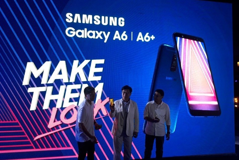 Samsung meluncurkan Galaxy A6 dan Galaxy A6+. Line-up terbaru samsung ini menyasar generasi milenial. Kali ini, Samsung meluncurkan kedua smartphone tersebut di kabupaten Badung, Bali, Seni. (7/5). 