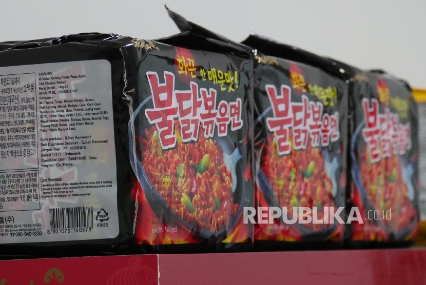 Samyang Mie Instan Goreng Pedas Rasa Ayam Keju dan Samyang Mie Instan Goreng Pedas Rasa Ayam, yang diimpor PT Korinus diklain oleh perusahaan tersebut adalah Halal. 