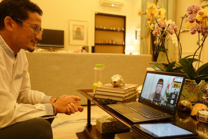 Sandiaga Salahuddin Uno saat video conference bersama Aa Gym.