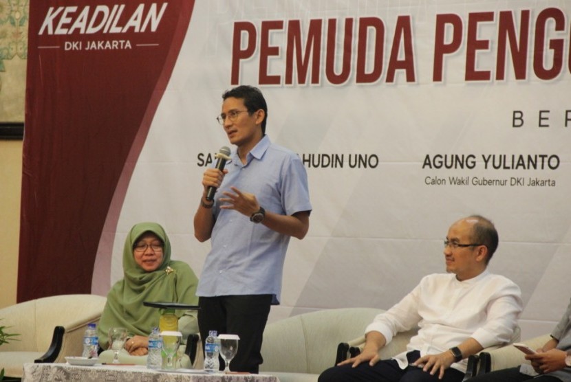 Sandiaga Salahudin Uno meminta politisi segera memikirkan nasib rakyat DKI Jakarta perihal penetapan wakil gubernur DKI Jakarta.