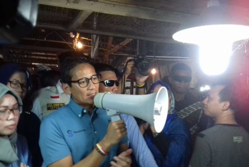 Sandiaga Uno saat kunjungi pasar pocong di Bojong Kulur, Gunung Putri, Kabupaten Bogor.  Rabu (26/9).