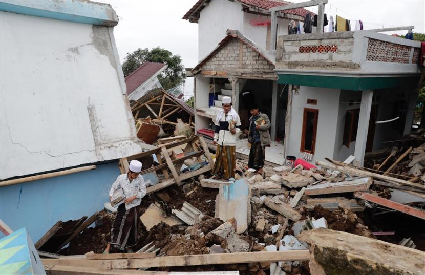  PT Pegadaian menyalurkan bantuan untuk para korban gempa bumi di wilayah Cianjur, Jawa Barat. (ilustrasi).