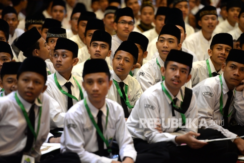 Hampir Semua Pesantren di Indonesia Sudah Belajar Tatap Muka. Foto: Santri pondok pesantren (Ilustrasi)