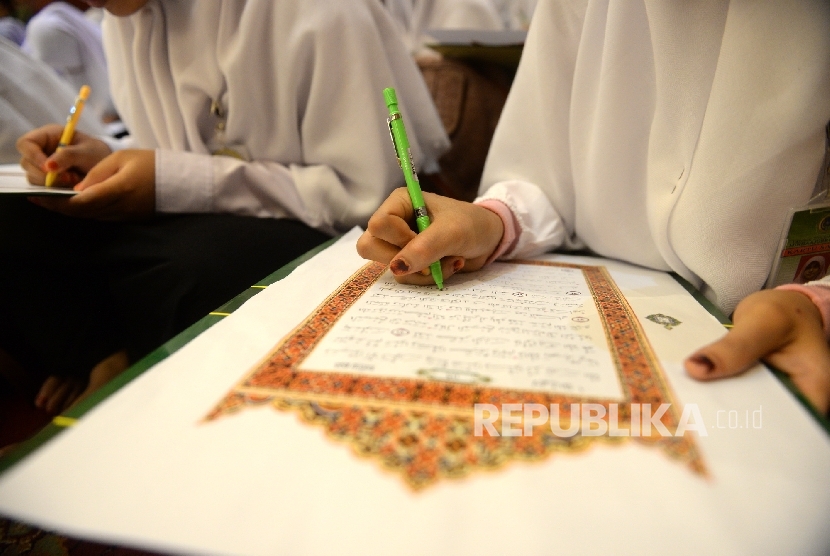 Ribuan Santri akan Tulis 30 Juz Mushaf Alquran di Riau.