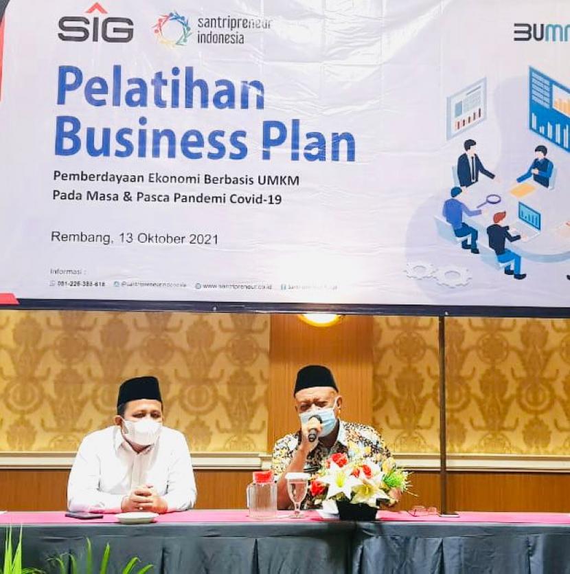 Santripreneur Indonesia didukung PT Semen Indonesia menggelar Pelatihan Business Plan: Pemberdayaan Ekonomi Berbasis UMKM Pada Masa dan Pasca Pandemi Covid-19  di Rembang, Jawa Tengah, Rabu (13/10).