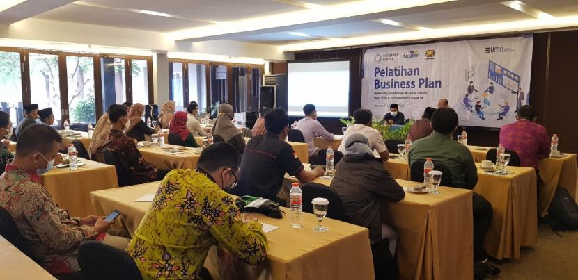 Santripreneur Indonesia menyelenggarakan Pelatihan Business Plan: Pemberdayaan Ekonomi Berbasis UMKM Pada Masa dan Pasca Pandemi Covid-19 yang diikuti  30 pelaku UMKM di Kabupaten Jepara, Kamis (14/10).
