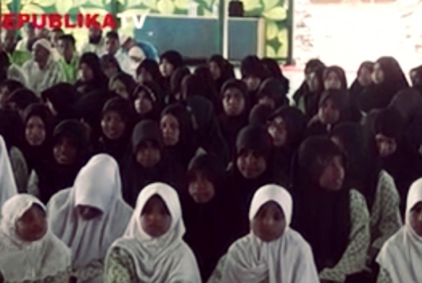 Santriwati Yayasan Al Fatih Kaffah Nusantara