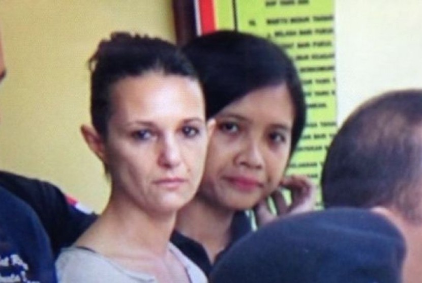 Sara Connor dipindahkan dari tahanan Kepolisian Denpasar. 