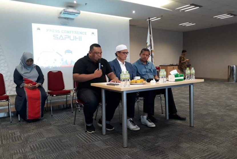Sarikat Penyelenggara Umrah Haji Indonesia (Sapuhi) resmi menolak proses perekaman biometrik oleh Visa Fasilitation Service (VFS) Tasheel. Selama ini hanya Permusyawaratan Antar Syarikat Travel Umrah dan Haji Indonesia (Patuhi) yang menolak kebijakan biometrik.