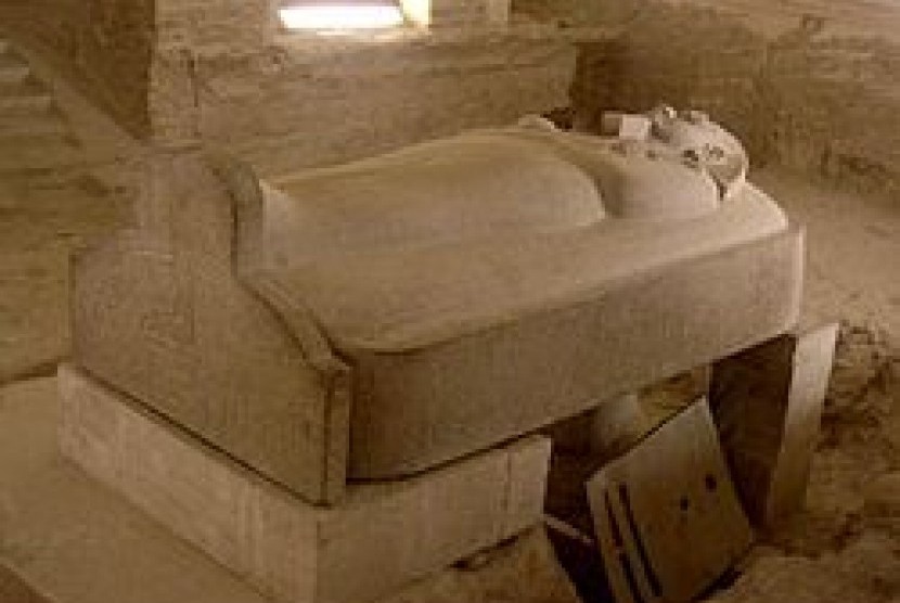 Sarkofagus (ilustrasi). Sebuah sarkofagus era Romawi kemungkinan milik seorang tokoh terkemuka telah ditemukan di situs pemakaman Romawi berusia 2.000 tahun di Jalur Gaza utara.