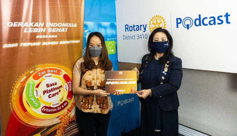Sasa mendonasikan Rp 200 juta kepada Rotary Club yang bergerak untuk pemberantasan stunting di Indonesia