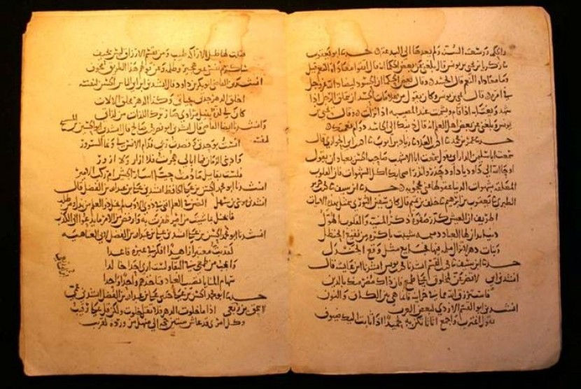 Sastra Islam dipengaruhi beragam latar belakang etnis, khususnya di wilayah luar Arab.
