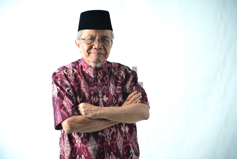 Sastrawan Taufiq Ismail dalam kapasitasnya sebagai sesepuh Gerakan Bela Negara di Kantor Redaksi Republika, Selasa (8/9).