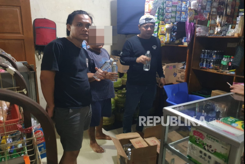 Sat Res Narkoba Polres Indramayu kembali berhasil mengamankan ratusan botol minuman keras dalam rangka Operasi Pekat Lodaya 2024. 