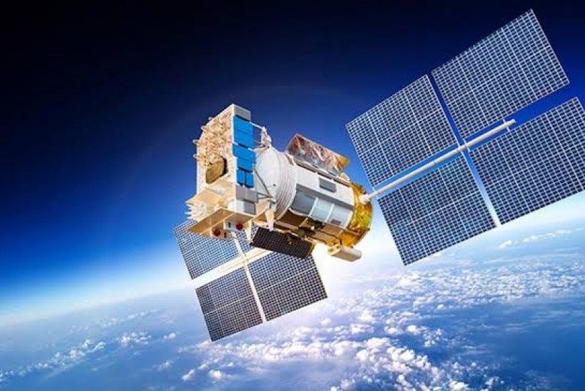 Pada bidang komunikasi indonesia pernah menyewakan sarana satelit palapa kepada negara