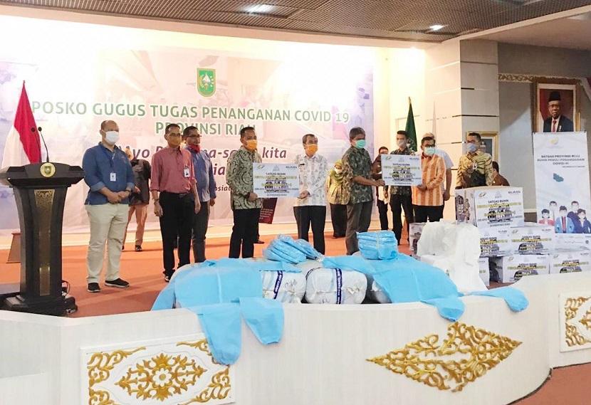Satgas BUMN Peduli Penanganan Covid-19 Riau Serahkan 200 APD.