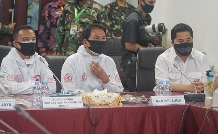 Wakil Ketua DPR RI koordinator Bidang Polhukam, Azis Syamsuddin (tengah)