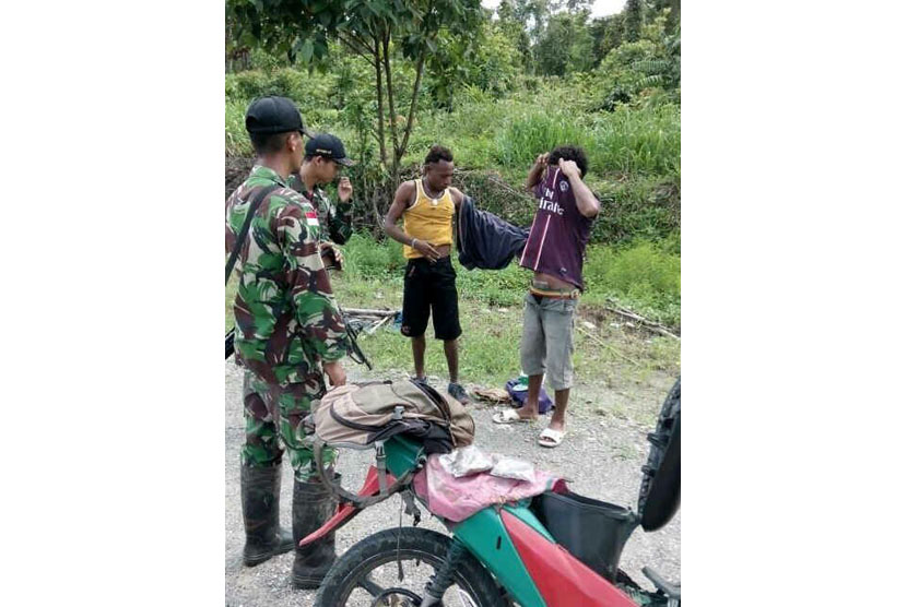  Satuan tugas pengamanan perbatasan RI-PNG menangkap warga yang membawa paket ganja (ilustrasi) 