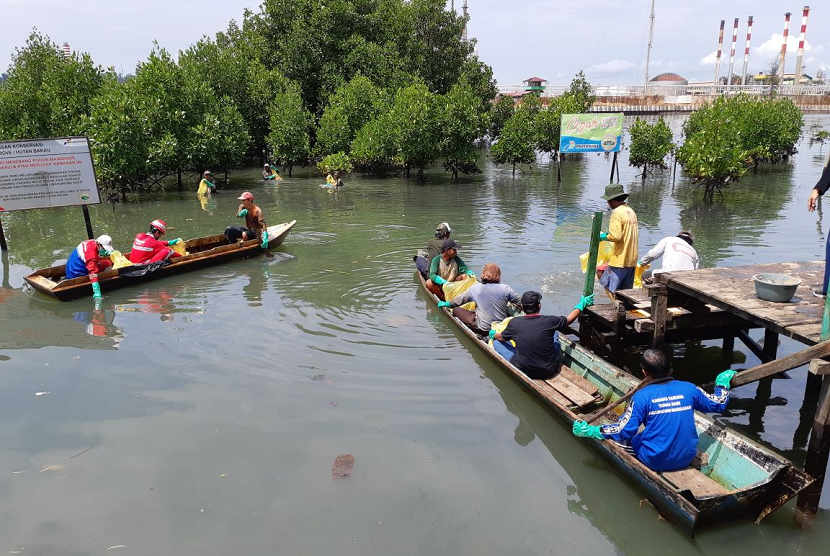 Satgas Pembersih Sampah Margasari.