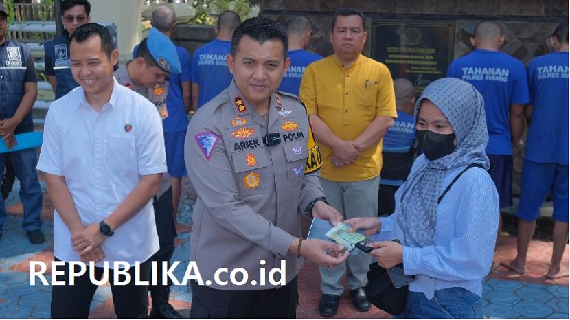 Satreskrim Polres Subang berhasil mengamankan pelaku pencurian kendaraan sepeda motor (curanmor) berinisial FWS (40 tahun) di wilayah Subang belum lama ini. Modus pelaku mencuri sepeda motor dengan berpura-pura membayar pesanan makanan secara cash on delivery (COD). 