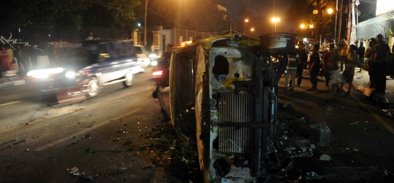 Satu bangkai mobil terbakar (ilustrasi)/(Republika/Wihdan Hidayat)