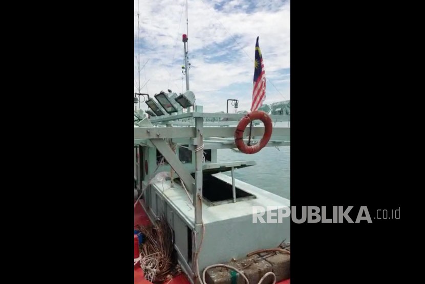 Satu Kapal Perikanan Asing (KIA) berbendera Malaysia berhasil ditangkap oleh Kapal Pengawas Perikanan (KP) Orca 01 milik Kementerian Kelautan dan Perikanan (KKP). 