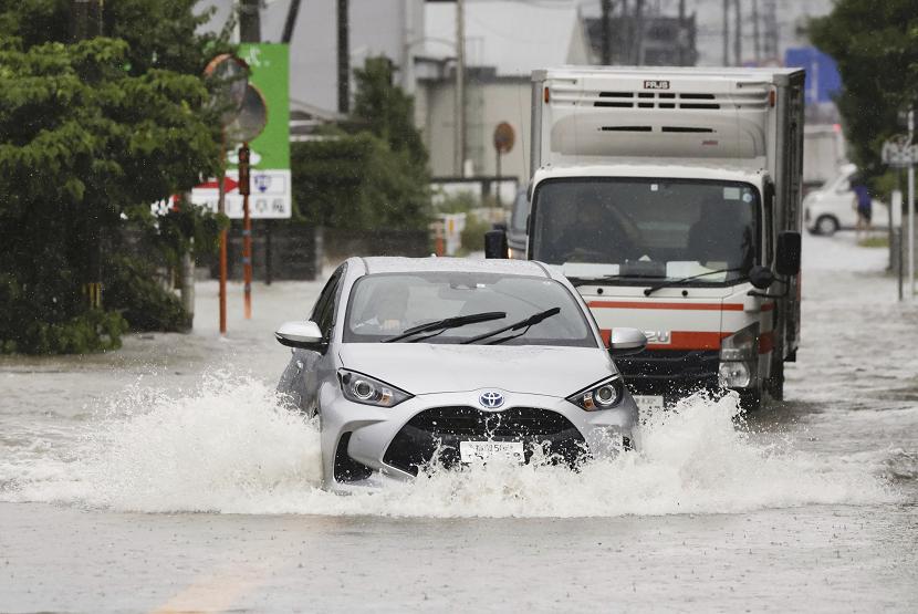 Satu orang tewas akibat longsor yang dipicu hujan deras di Pulau Kyushu, Jepang. 