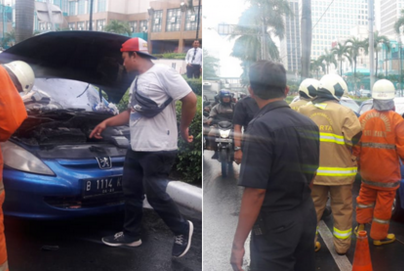 Satu unit mobil jenis SUV terbakar di dekat Plaza Senayan, Jakarta, Selasa siang.