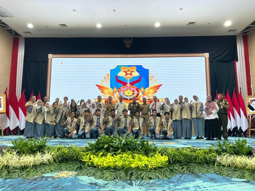 Satuan Polisi Pamong Praja (Satpol PP) DKI Jakarta membentuk Prabu (Pelajar Duta Tramtibum) Jakarta.