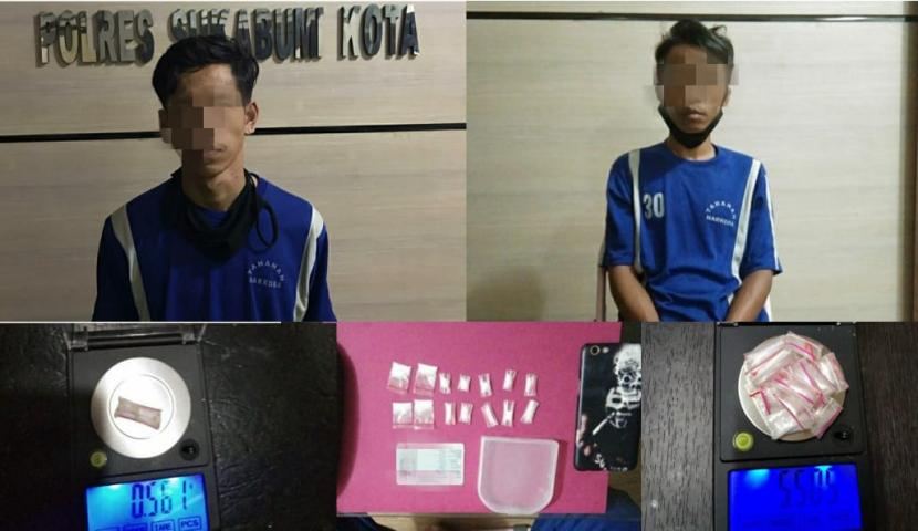 Satuan Reserse Narkoba Polres Sukabumi Kota mengungkap peredaran narkoba di daerah perbatasan antara Kota Sukabumi dan Kabupaten Sukabumi. Di mana aparat kepolisian menangkap dua orang pelaku AN (23 tahun) dan S (28) pada Selasa (4/8) lalu.