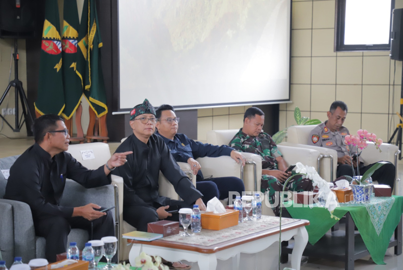 Satuan Tugas Pengendalian Penataan Ruang, Penyelenggaraan Bangunan Gedung dan Perizinan Berusaha (Satgas PPR-PBG-PB) dalam waktu dekat akan segera melaksanakan aksi di lapangan, menyusul terbitnya Keputusan Bupati Bandung Nomor 600.1.15.2/KEP.24-DPUTR/2025.