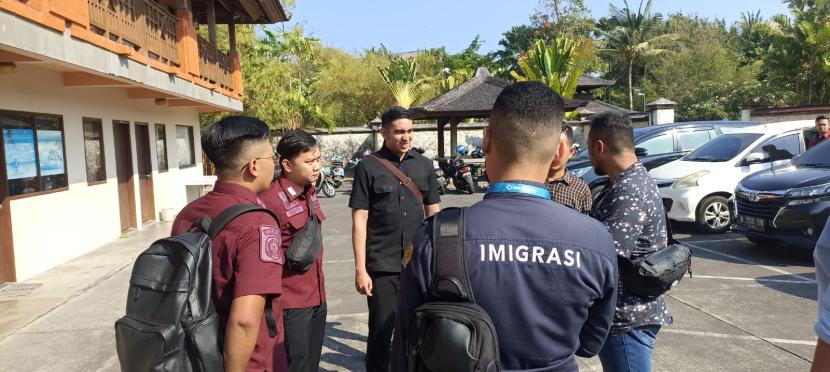 Satuan Tugas (Satgas) Bali Becik bentukan Ditjen Imigrasi Kemenkumham menggelar operasi menyasar warga negara asing (WNA) di Pulau Dewata.